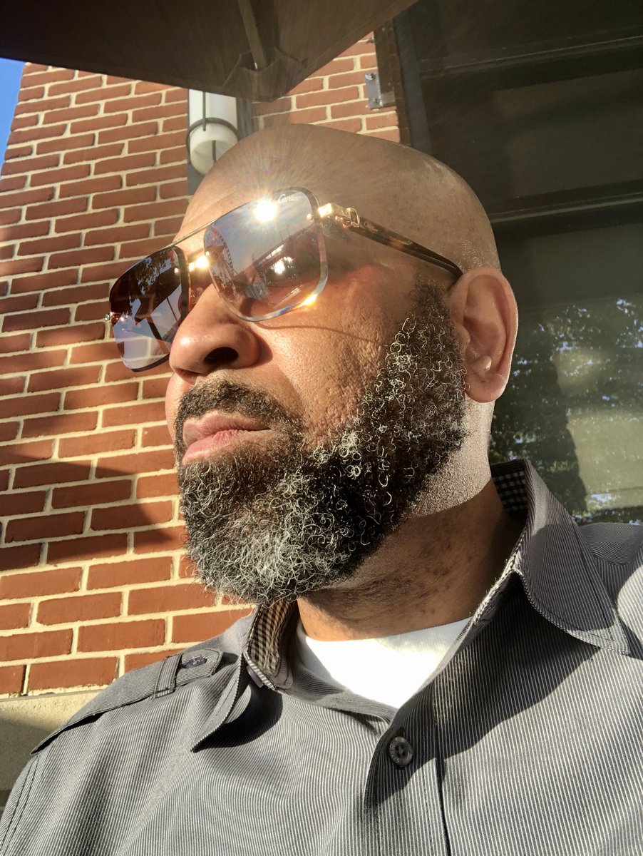 BMorePRGuy's tweet photo. I’m trying to mentally prepare for the big news week we’re about to have. A number of significant announcements about to be made and it’s the start of early voting on campus. I’m expecting a lot of media calls. #PRStuff 🙏🏿 https://t.co/4dRjr9gTaF