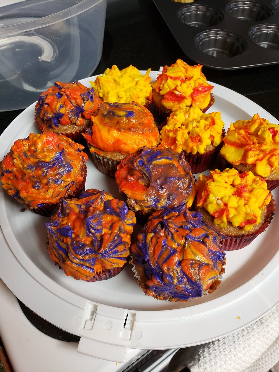 RoseAndWolf_'s tweet photo. Well that frosting recipe was too soft for what I wanted to do. Ended up with flames and #RimmyTim tie dye instead of flowers. My keto buttercream works for flowers, but I wanted to try a keto cream cheese frosting for the cold months and had spice cake mix in the fridge. https://t.co/yl9r1ZoOVc