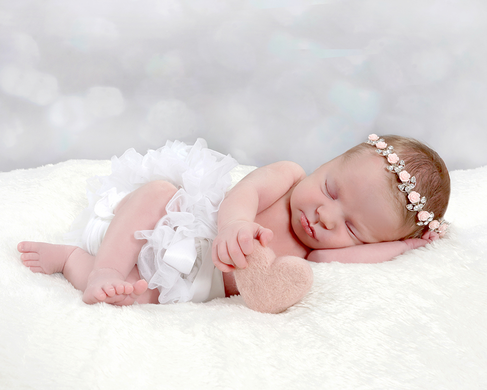 Newborn Maeve at 10 days 😍
SALE Prices published on website: bit.ly/35rMOvr
#newborn #baby #photography