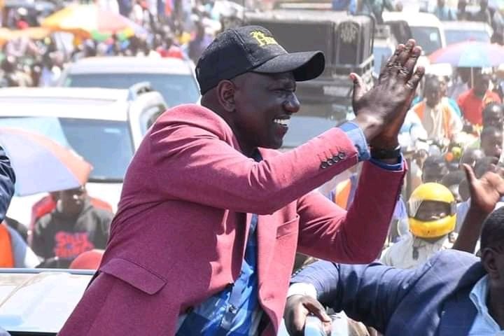 SkyThe5th's tweet image. Retweets for Ruto, Likes for Uhuru &amp;amp; Raila