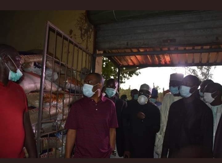 _serinet's tweet image. Taraba government begin distribution of COVID 19 palliatives 
📸: @OloriSupergal 

#basedonwhat #vipvendor