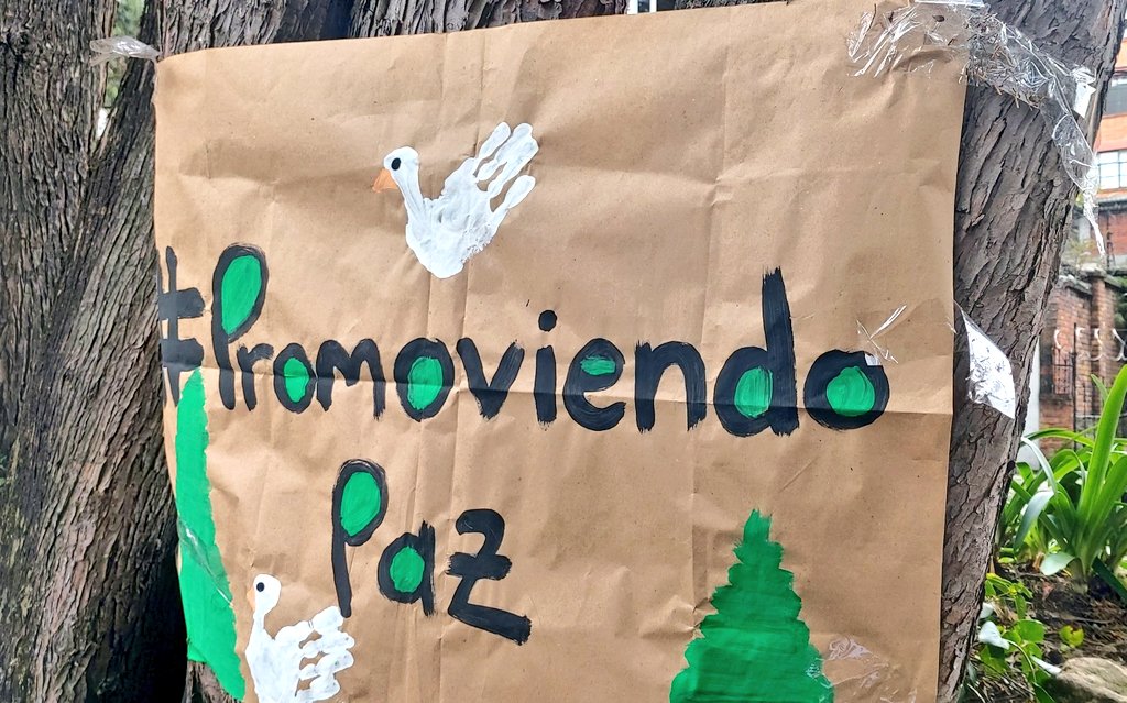 BogotaParticipa's tweet photo. Hoy contamos con la presencia de las organizaciones:
👉 #FUNDEI.
👉 @yutavaso_put.
👉 #BlackSombra.
👉 #PorLaPazYElPosconflicto.
Un espacio para intercambiar saberes, experiencias, de diálogo, respeto y no violencia. https://t.co/4HT0rJEnLv