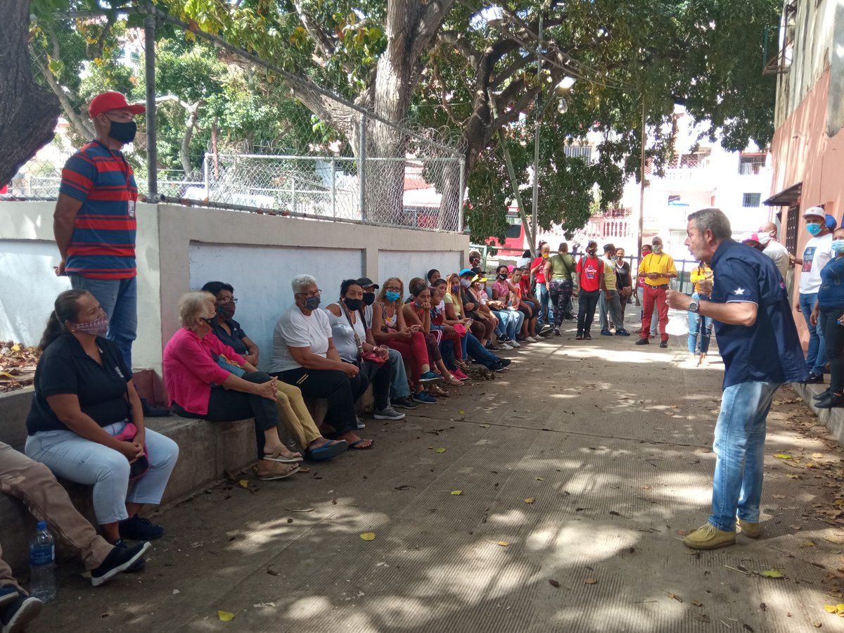 #Ahora  Estoy en un conversaito con los habitantes de La Soublette que asistieron al simulacro electoral en el Centro Narciso Gonell

.<a href="/NicolasMaduro/">Nicolás Maduro</a>
.<a href="/nicmaduroguerra/">Nicolas Maduro Guerra</a>
.<a href="/drodriven2/">Delcy Rodríguez</a>
.<a href="/dcabellor/">Diosdado Cabello R</a>
.<a href="/PartidoPSUV/">PSUV</a>
.<a href="/CCDariovivas/">Comando de Campaña Dario Vivas</a> 

#LaGuaira #Venezuela #VEN #VamosJuntos #Revolución