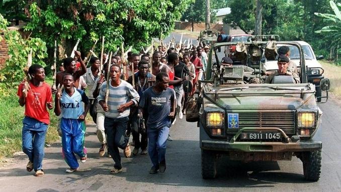 Le génocide des Tutsis de 1994 et l'arrivée de millions de réfugiés et parmis eux des Interhamwe et des membres des ex-Far via l"opération Turquoise de la France signera le début des tragédies pour l'Est du Congo.