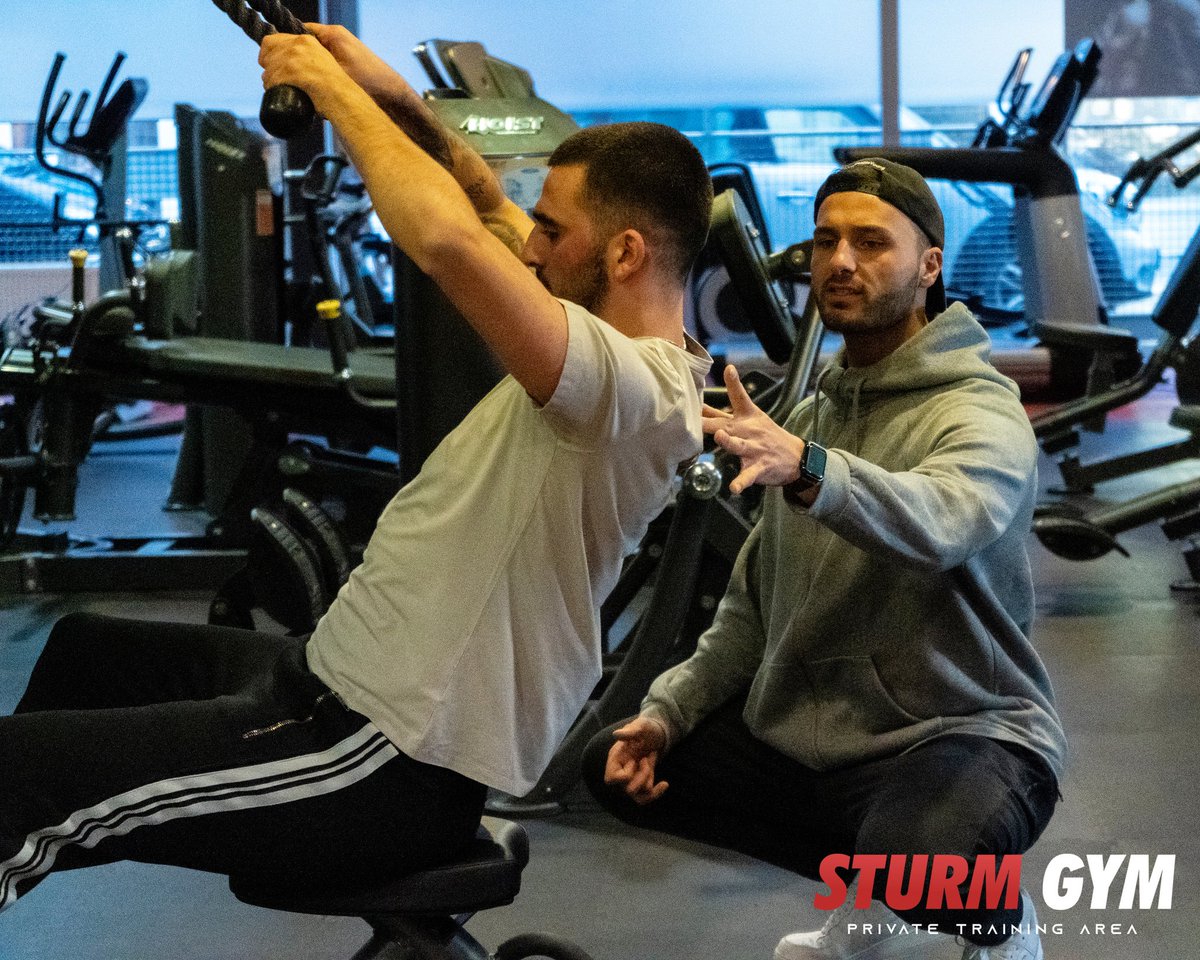 Um die bestmöglichen Resultate zu erzielen bedarf es perfekte Umstände. Das beste Equipment, eine vollausgestattete Trainingsfläche und eine unvergleichliche Atmosphäre bietet das STURM GYM seinen Personaltrainern bei der Arbeit mit ihren Klienten!