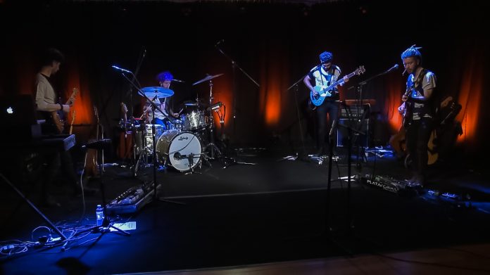RockAndBall's tweet photo. "Todo aparenta normal mientras haya música en vivo"
#TodoAparentaNormal realizó su "abrazo digital" con un repaso de sus hits y el estreno de su nuevo material🔥🔥🔥
📝 @Lean_85
https://t.co/Rzkz5FVHKr https://t.co/RNbXjv8dn7