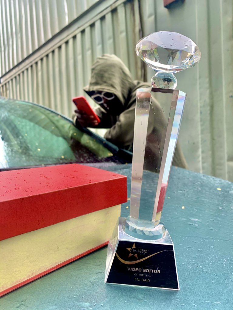 EniBaid's tweet photo. This is for US🏆, thank you! 
NYAME NHYIRA WO😇🙏🏾❤️ @teambaid @seviinproject 

VIDEO EDITOR OF THE YEAR’20 - ΞNI B𝝙ID🦁(@enibaid) 

#teamBaid #EniBaid #SeviinProject https://t.co/ow4rj4KgVu