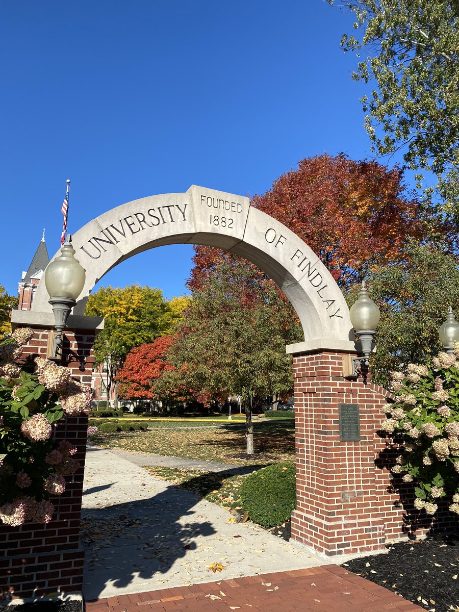 BenTaylorUF's tweet photo. #falldays. #getOily #oldMain https://t.co/vV1UdrSXRd