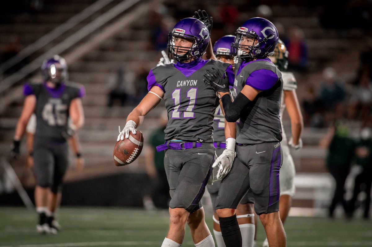 PressPassSports's tweet photo. Here’s the Top 10 performers from Week 9 in small school and Week 5 in big school from across the Texas Panhandle. Some real eye-opening performances on the list #txhsfb. Photos by @OfficialFleeman @GringoLocoPhoto @BenJYD3 https://t.co/afvEE5RCYX https://t.co/HtFwJ8ImsA