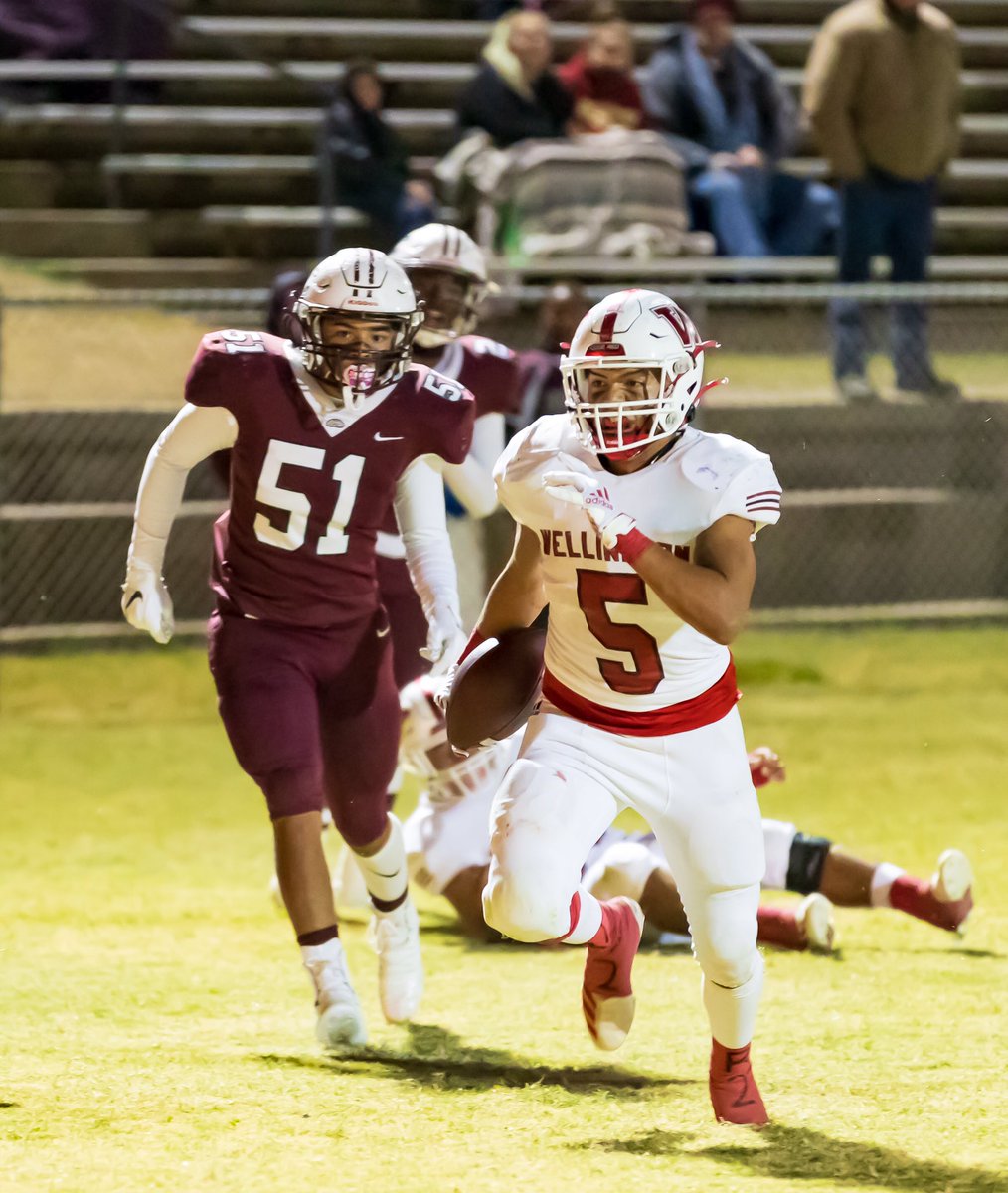 PressPassSports's tweet photo. Here’s the Top 10 performers from Week 9 in small school and Week 5 in big school from across the Texas Panhandle. Some real eye-opening performances on the list #txhsfb. Photos by @OfficialFleeman @GringoLocoPhoto @BenJYD3 https://t.co/afvEE5RCYX https://t.co/HtFwJ8ImsA