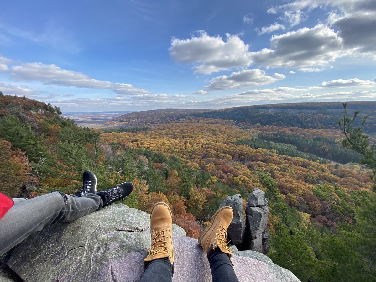 Ashkayk's tweet photo. Got out of the city yesterday and went hiking with @ChuckOliva - couldn’t have been happier. And these views were well worth it. https://t.co/BevkOa1Vw2