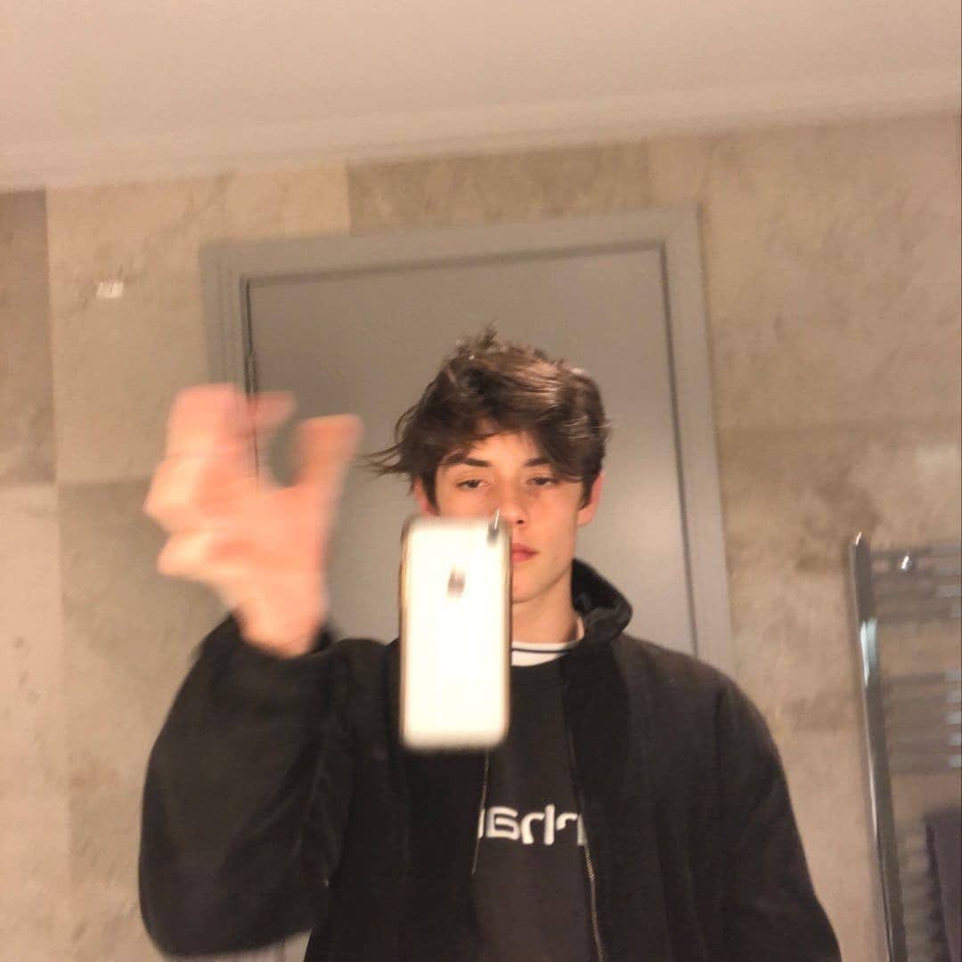 louis pics tweet media