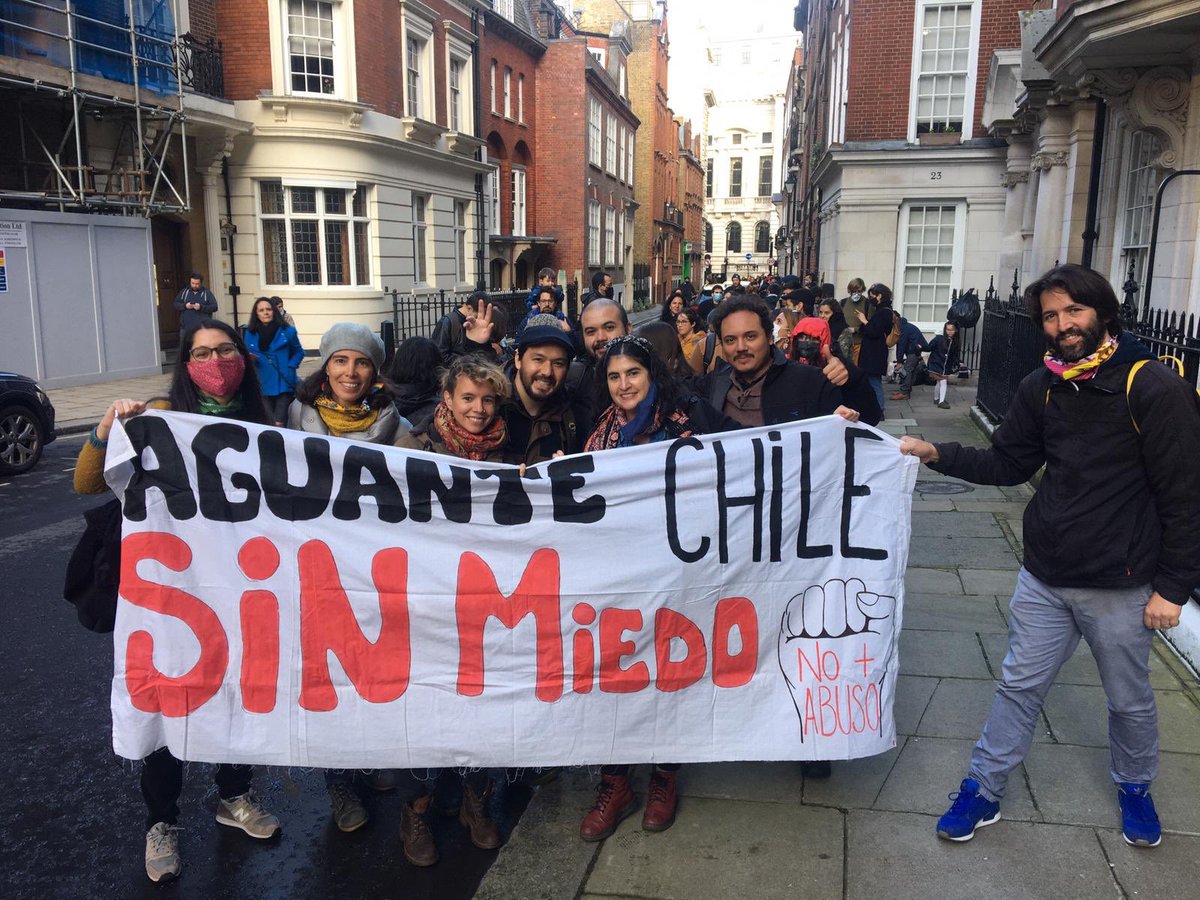 ChileansB's tweet photo. Today we travelled to London to vote to change our constitution.
Today we change history
#Plebiscito2020 
#AprueboCC #Apruebo #AprueboLucharSinMiedo #AprueboConMiLapizAzul #chilenosenelextranjero 
#aguantechilesinmiedo https://t.co/gqZyvV7wDM