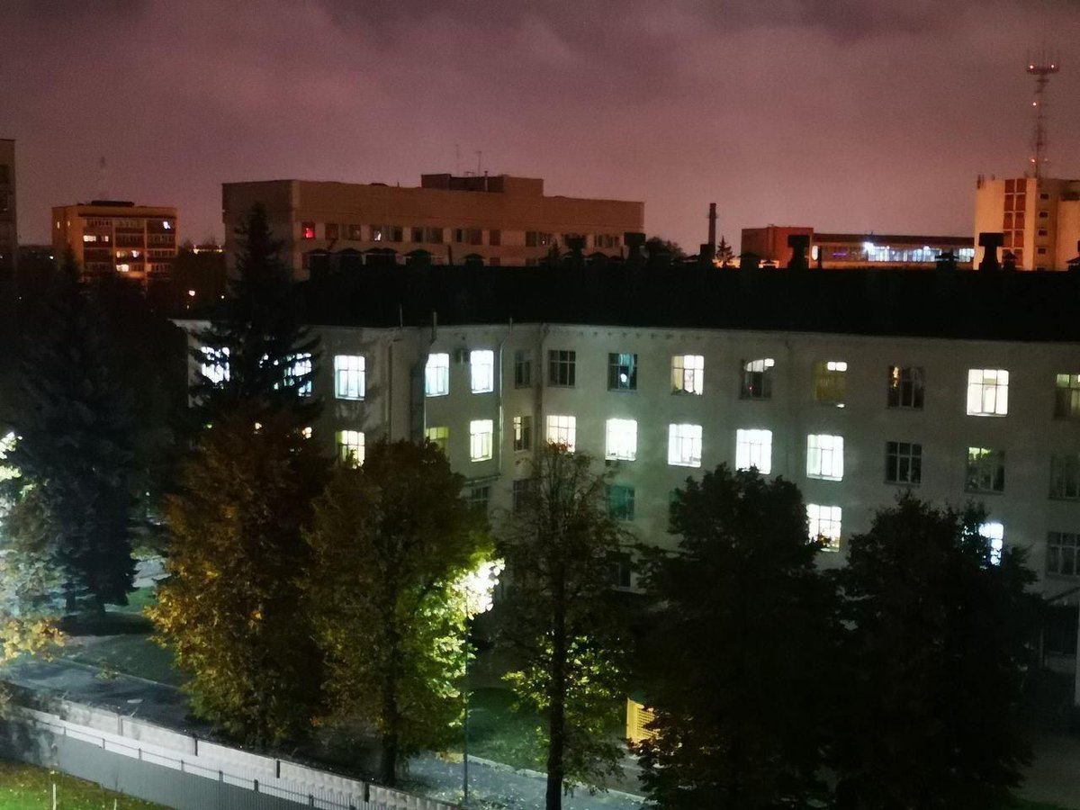 HannaLiubakova's tweet photo. #Belarus Doctors report that 10 ambulances left the spot in #Minsk after the explosions. We don't know the exact number of those who were wounded and injured, but you can see that operating rooms in a military hospital are working. 100+ people were detained - the number will grow https://t.co/h7jBTXYl5g