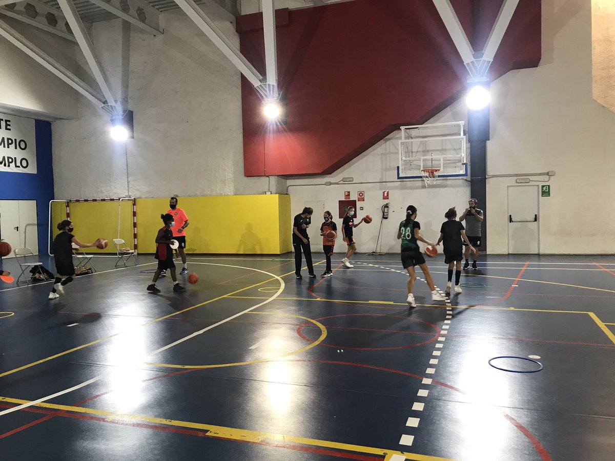 Arrancamos con mucha ilusión nuestra temporada de tecnificación . De la mano @FerranPizcueta trabajamos cada domingo para reforzar el trabajo que todas estas jugadoras realizan en sus clubes día . Gracias <a href="/crisgarpe19/">Cristina Garcia</a> <a href="/PalmeroIgnacio/">Ignacio Palmero Martín</a> <a href="/jorsilves/">jorgesilvestre</a>