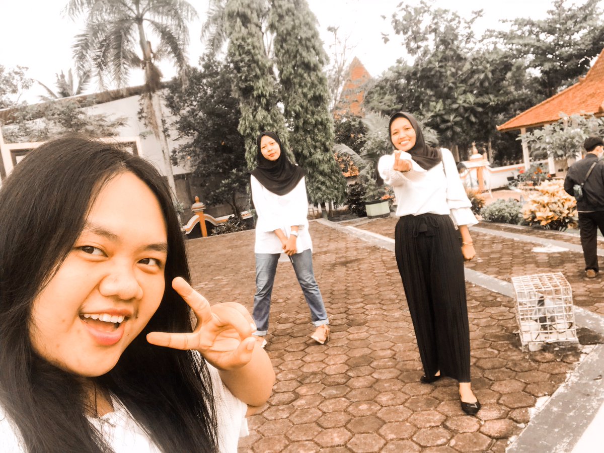 ItsMariaShinta's tweet photo. ✌️
#daily #photo #picture #friend #friends #Smile #today #happy #twitter https://t.co/9SDRHsMwUe