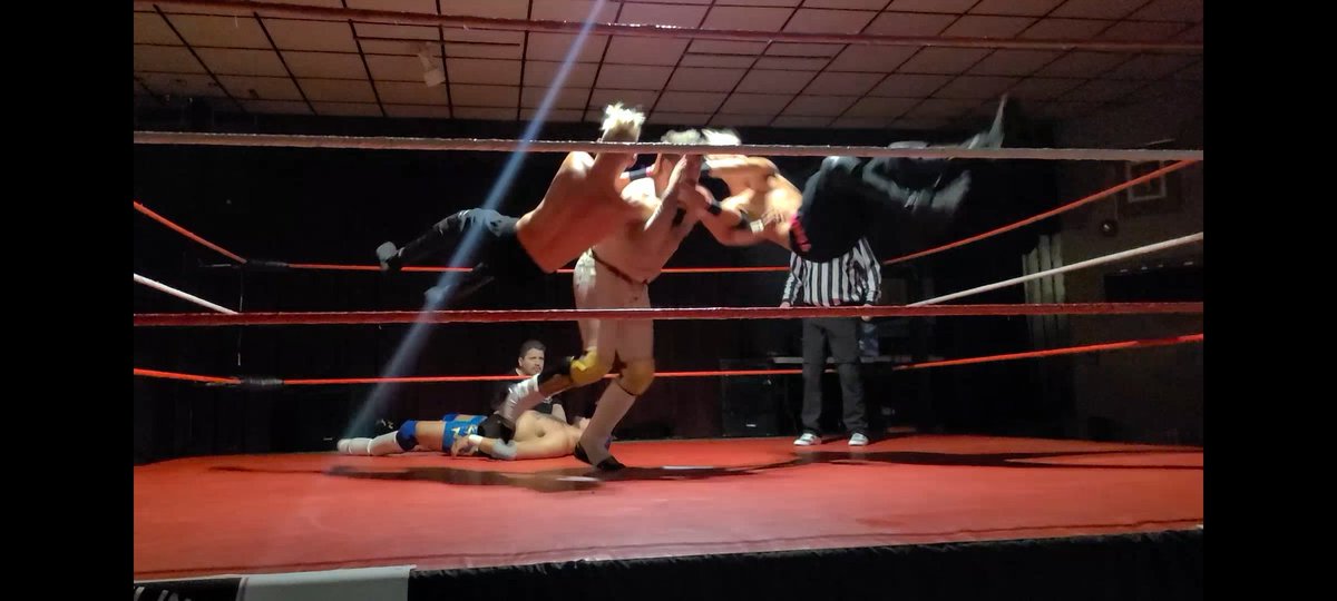 VorosTwins's tweet photo. 🧊 𝗡𝗘𝗪 𝗩𝗟𝗢𝗚 𝗨𝗣!🧊

It snowed in October?!

We main event 2 shows for @rcw_wrestle, get recognized so much in the West Edmonton Mall, and have fun in the snow! 🥶❄

Watch Full Video: https://t.co/ONqEJlGSsN

RT &amp; SHARE! 👍👍 https://t.co/Mu9JZ9l7BY