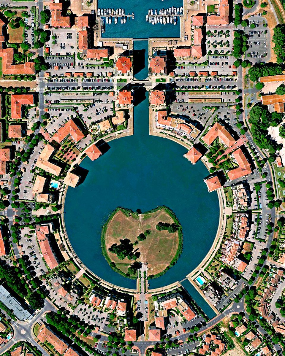 Location | Port Ariane, Lattes, France

Port Ariane is fascinating circle-shaped marina area with a small park in the middle. What's your take on the planning of Port Ariane?
#portariane #ariane #lattes #france #montpellier #worldurbanplanning #urbanplanning #cityplanning