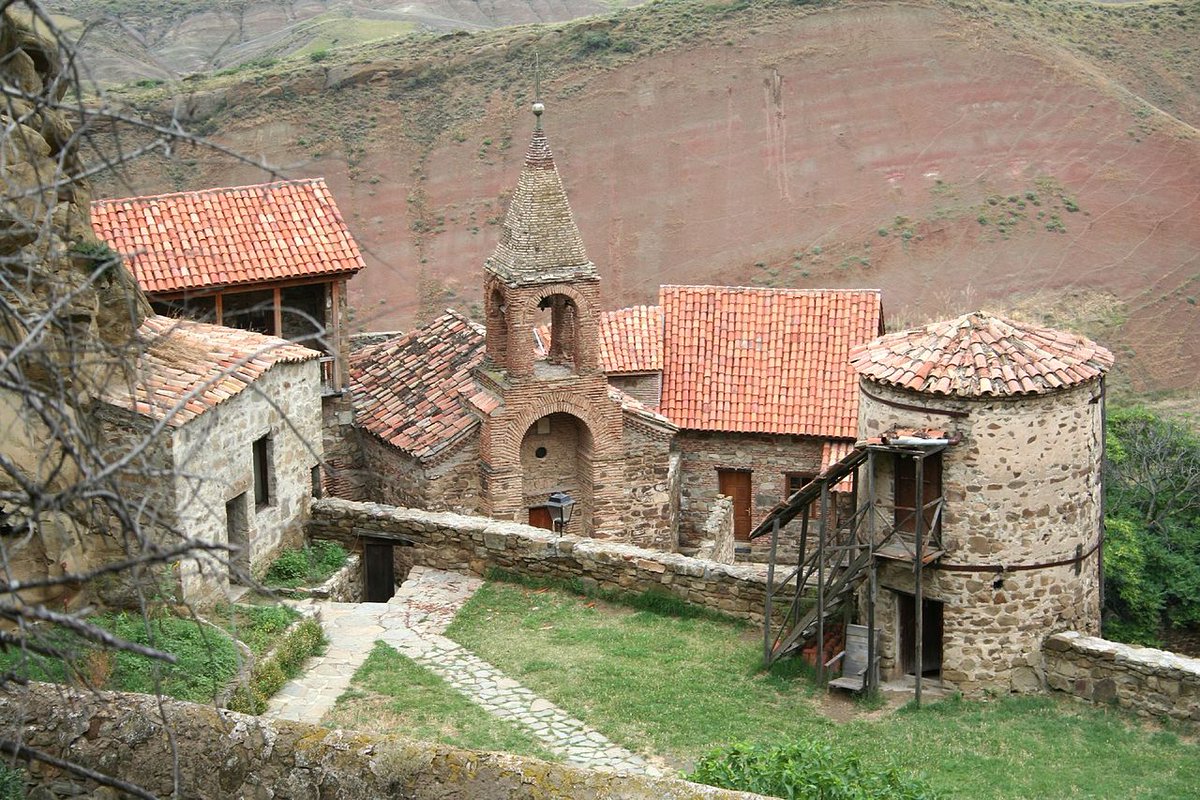 Georgia wants to control the whole David Gareja monastery complex (a old complex with important for the Georgian Orthodox Church) in Azeri territory and 1/3 of the border with Azerbaijan is still undefined (4/n)
