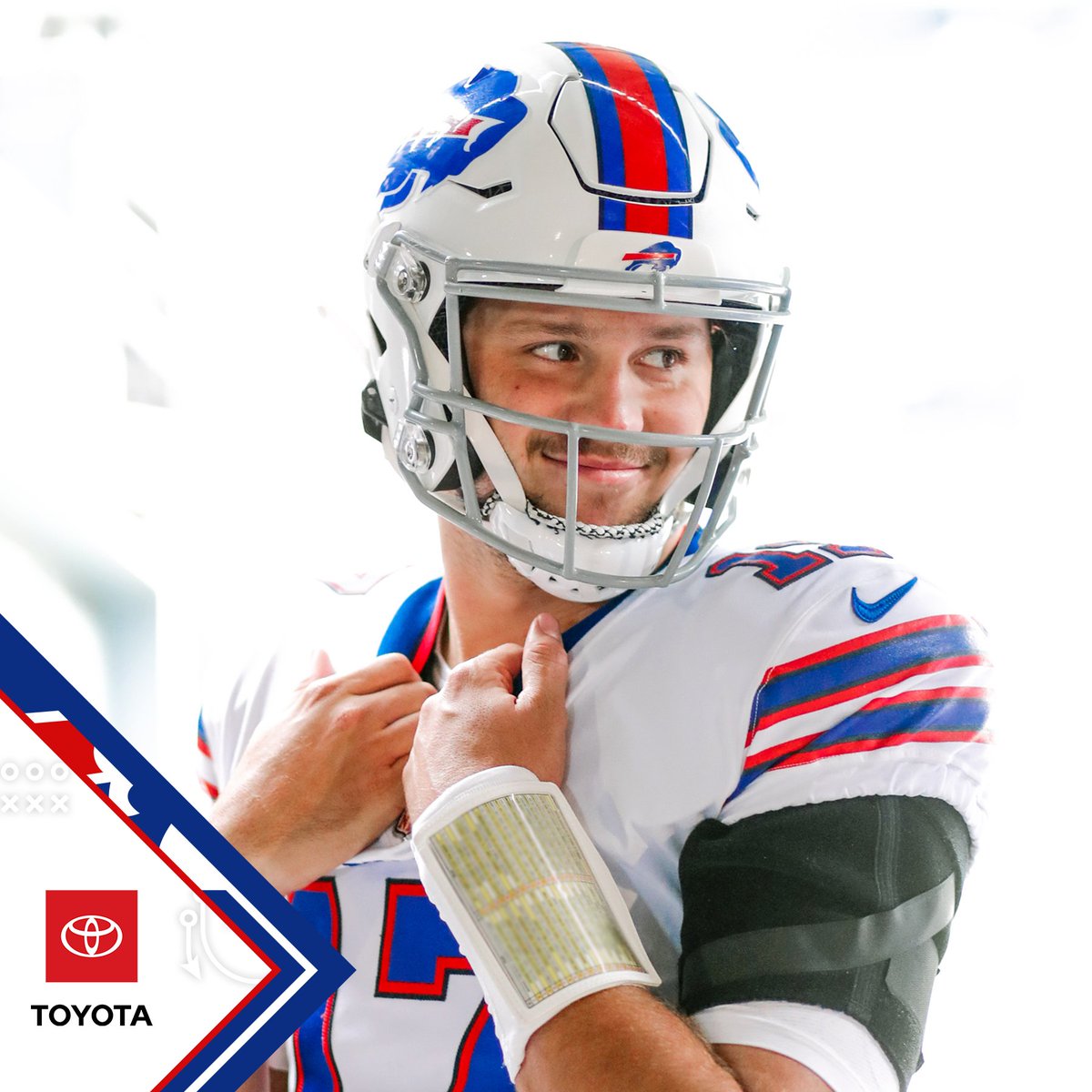 BuffaloBills's tweet photo. When mom says no, but dad says yes.
#BUFvsNYJ | #BillsMafia https://t.co/O4PdWkgmGG