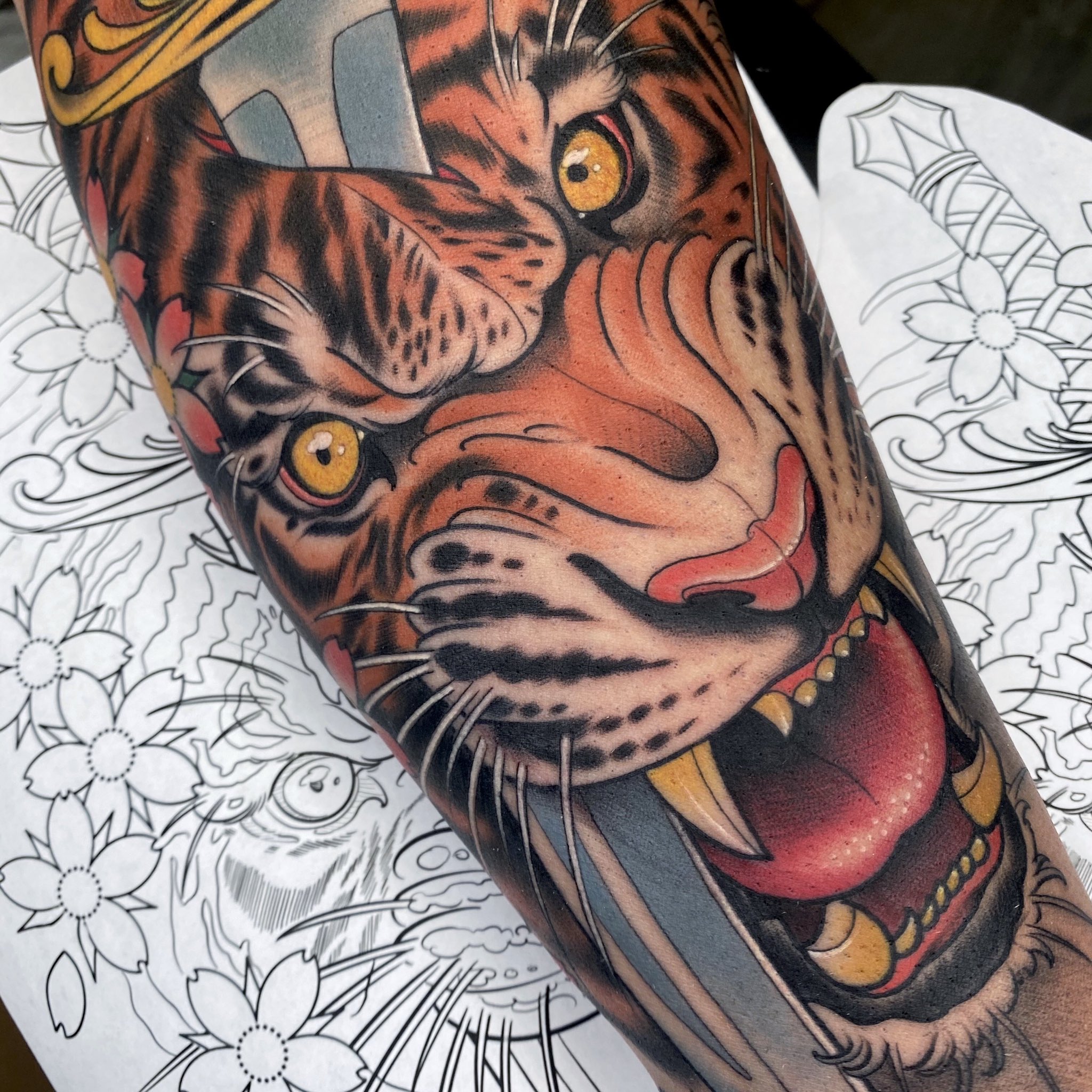 Uživatel Gian Karle na Twitteru: „Tigers🐅 and daggers🗡 Can't get enough of tattooing these badass animals on you guys. Tweet some cool big cat facts at me! I wanna hear em!! @inkmaster @ Uživatel Gian Karle na Twitteru: „Tigers🐅 and daggers🗡 Can't get enough of tattooing these badass animals on you guys. Tweet some cool big cat facts at me! I wanna hear em!! @inkmaster @