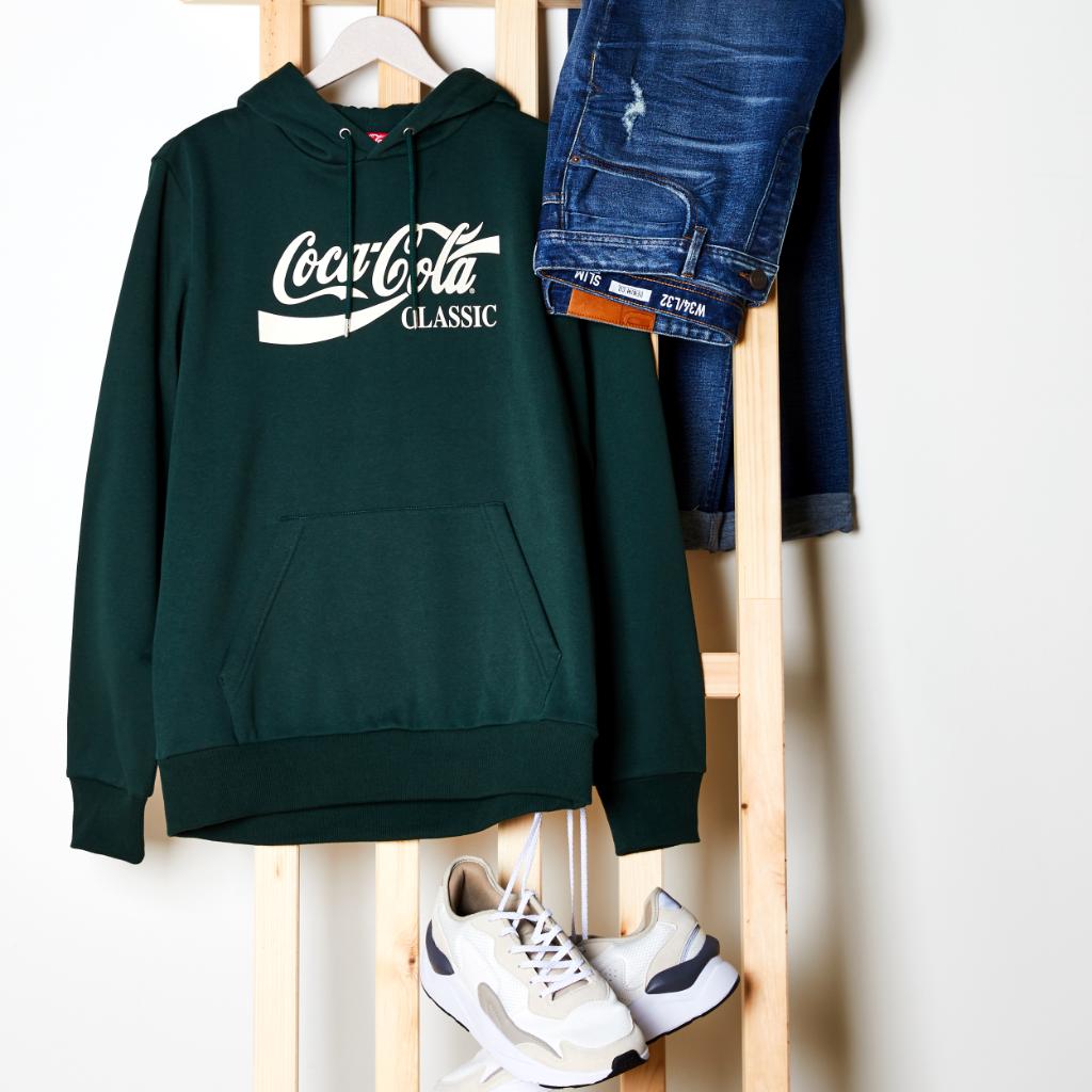 Primark's tweet photo. Can't go wrong with this classic look ๐ https://t.co/OEmMRlCWLF #PrimarkMan #CocaCola https://t.co/mxWpzw5U0H