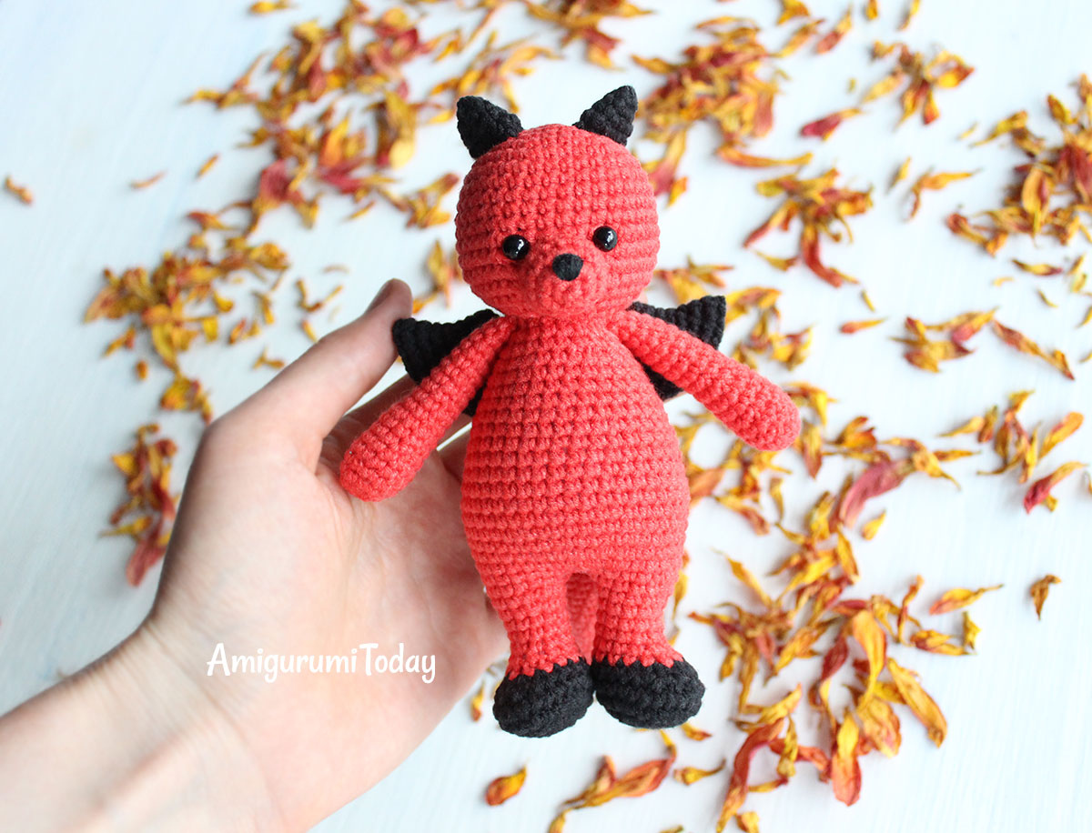 shakymonkeycom's tweet photo. This little #amigurumi dragon is definitely not scary, but awfully cute :) 

Pattern ➡️ https://t.co/XgwsVE4EIW

Choose your custom colors and you will have a most dashing dragon indeed!

#freeamigurumipatterns #freecrochetpatterns #crochet #crafting https://t.co/UhSNN0OrcM #a…
