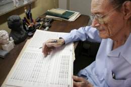 “Uno no sabe cómo surge, es como si fuera un receptor, una inspiración, uno capta las imágenes en el aire, vamos a llamarle musa o inspiración, pero es algo que flota y que uno capta y escribe...la música es un gran misterio” 
Felices 102 años Maestro Diez Nieto!! #CubaEsCultura