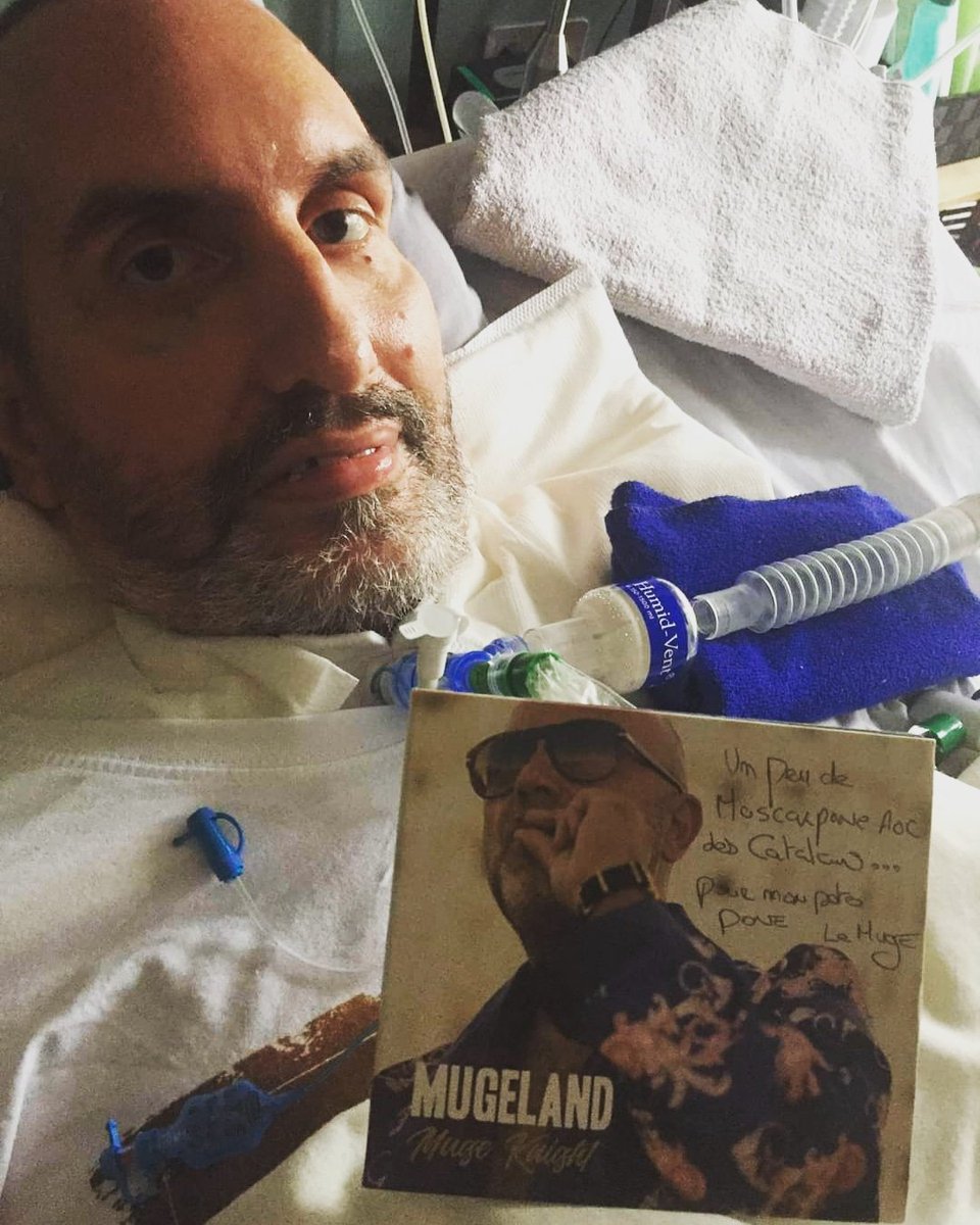 followthemuge's tweet image. Vraiment Super fier!!...PONE qui pose avec Mugeland, un grand monsieur pour qui j&apos;ai énormément de respect!! ✊✊✊ merci Valia Zvunka 

#ffdemars #vrai2vrai #marseille #mascarponeaoc