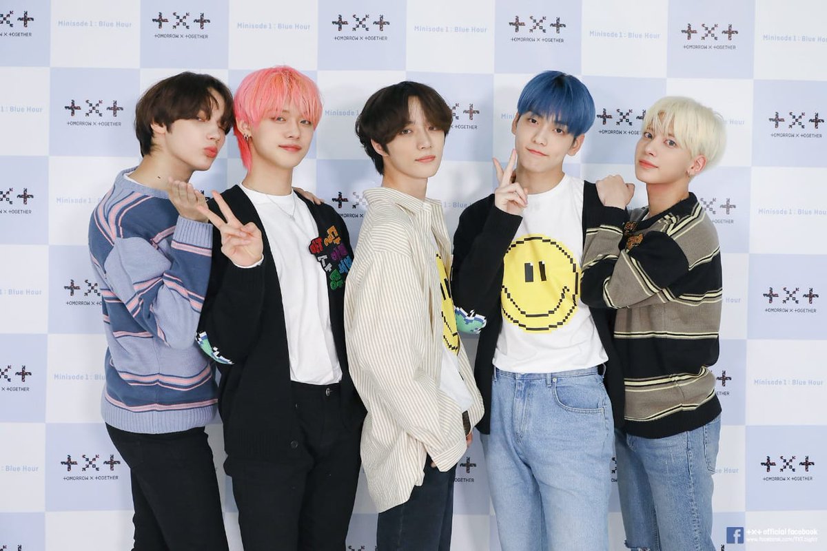 Angelsaa11's tweet photo. besok kita balik balikk 
Gak kerasa udah new era aja perasaan baru  kemarin cb CYSM 
love you lahh 
Faitingg moa besok kita harus ekstra bahagia konten dan capai semua goals 
Kita pasti bisa @TXT_members
@TXT_bighit #TXT_BlueHour #txt #MOA가_발견한_TXT의_블루아워 https://t.co/c9jx7gOdyR