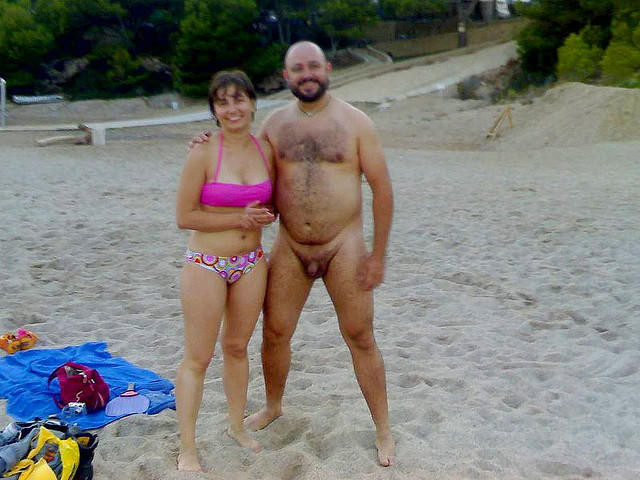 Marie01011980's tweet photo. #CFNM Clothed Female Naked Male is more and more common ! 
A lot of people practice it everywhere at anytime!

For several couple is anyway the usual lifestyle ...
... on vacation at the beach

More on: https://t.co/2exJpemiw3 https://t.co/NwyK7P1HRo