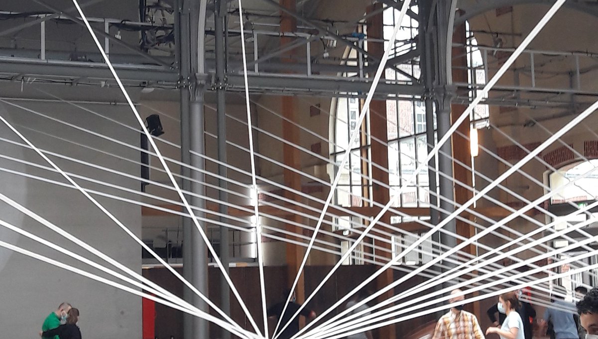 Gepige's tweet photo. Des lignes arachnéennes, labyrintiques dans l'espace habité du 104 par l'artiste Anne-Flore Cabanis. https://t.co/Z8Ccsa5xcb