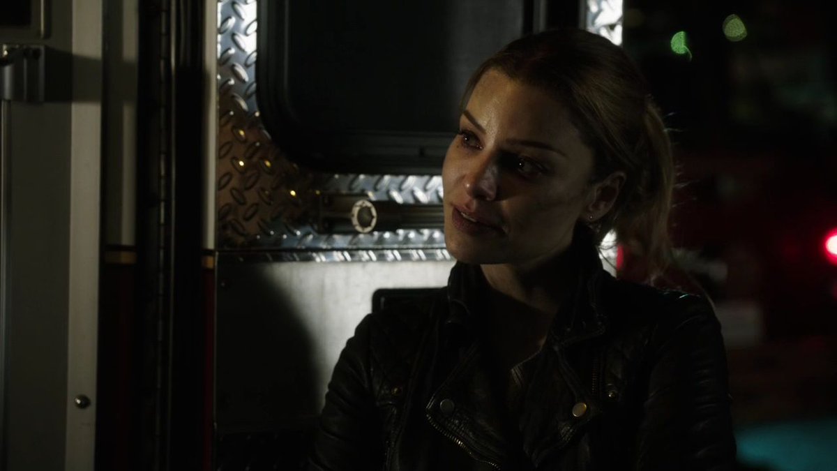 1x10 Popsagain omg no gun pointing in this ep but how does she look so hot even when shes this dirty nd basically crying