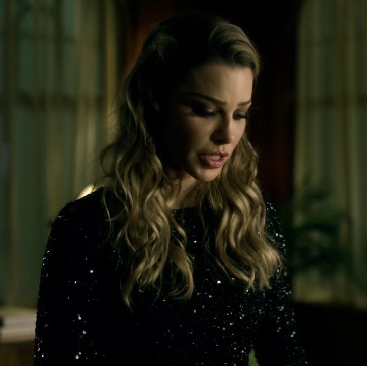 1x11 St. Luciferagain, no sexy arrest so sad butTHE LOOKS IN THIS EPISODE THO??