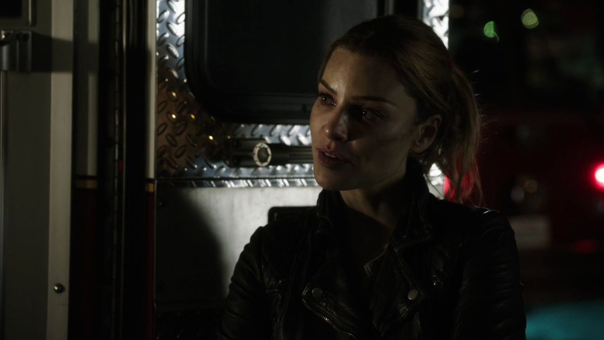 1x10 Popsagain omg no gun pointing in this ep but how does she look so hot even when shes this dirty nd basically crying