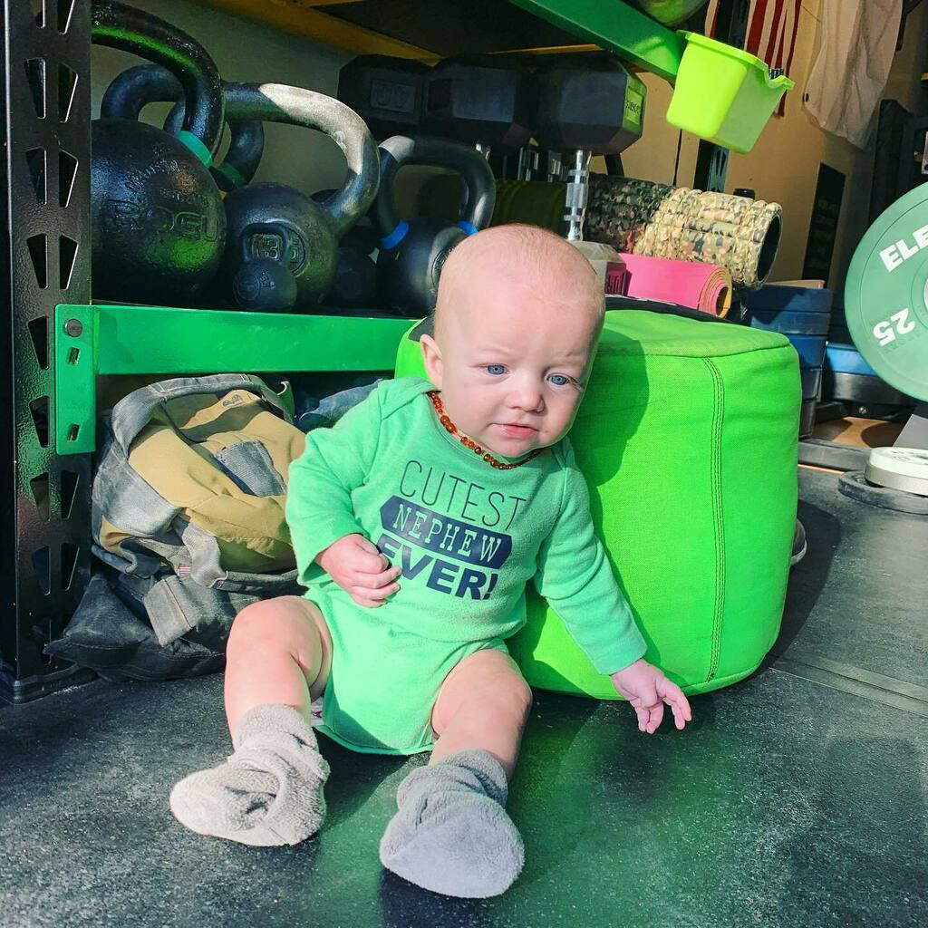 alexbridgeforth's tweet photo. The little one hung out during squats today. #thebridgeforthbox https://t.co/N5rN1oGhPA https://t.co/52AWwUHRjk