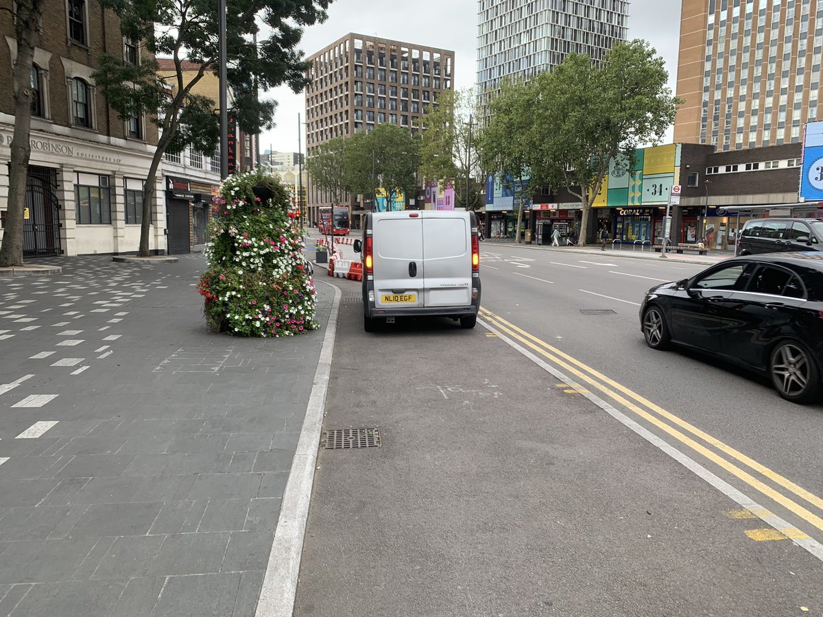 Darcy180's tweet photo. @VeloBasket @newhamcyclists @MPSRTPC @TfL @WeAreCyclingUK It’s the fashion... https://t.co/jOSxGW4Lx9