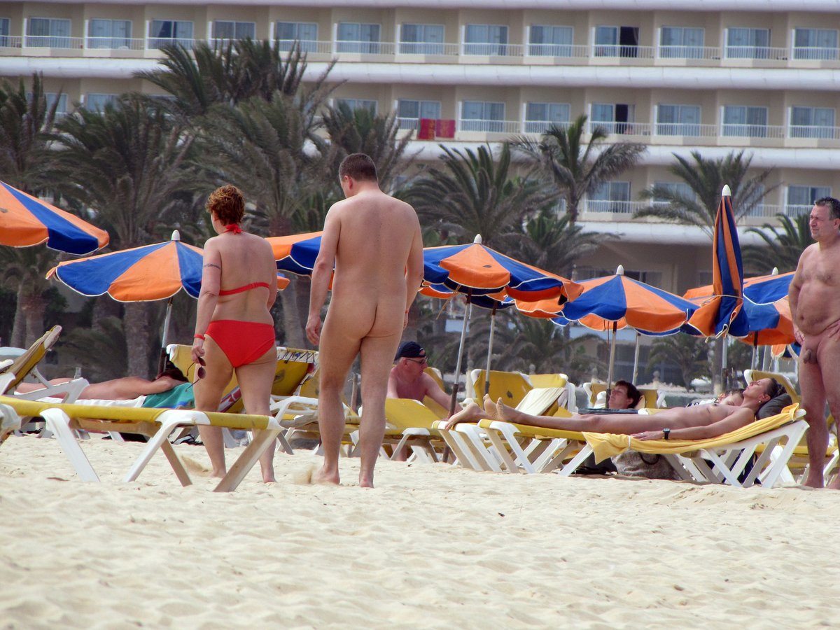 Marie01011980's tweet photo. #CFNM Clothed Female Naked Male is more and more common ! 
A lot of people practice it everywhere at anytime!

For several couple is anyway the usual lifestyle ...
... on beach among other people to spread CFNM mood

More on: https://t.co/2exJpemiw3 https://t.co/bMqoKsxCaa
