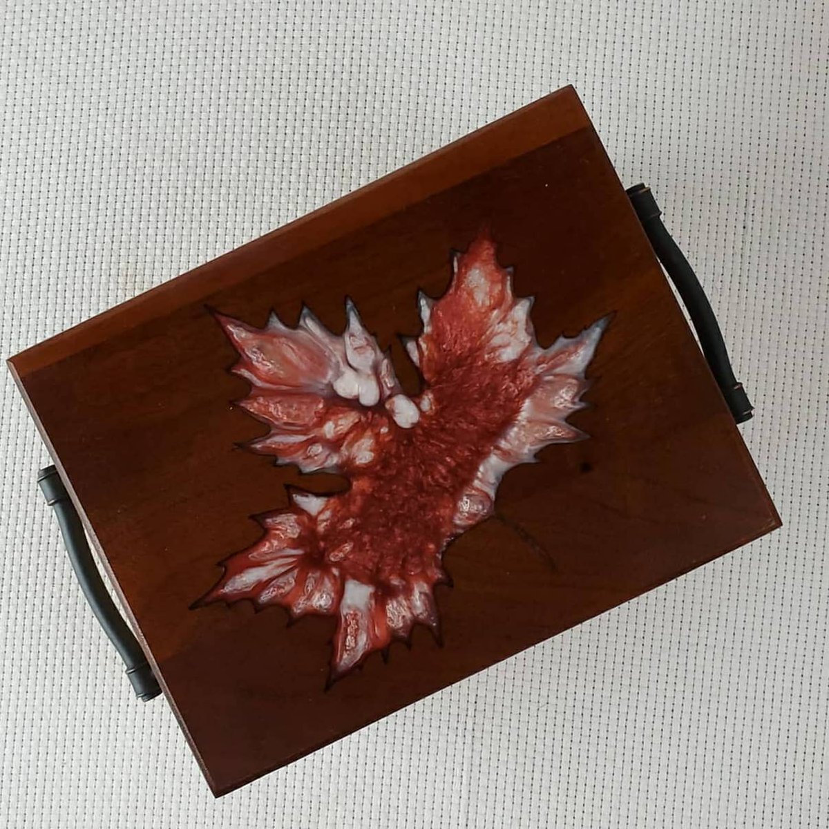 defiantartsco's tweet photo. Last of the Leaf collection...Maple keeper.
@defiantarts.co
@totalboat

#woodshop #woodworking #woodworkersofinstagram #woodworker #woodart #woodworkingshop #carpenter #woodcraft #diy #maker #furnituremaker #craftsman #epoxyart #resinart #epoxy #resin  #mainewoodworker https://t.co/0TjoW9QgSK