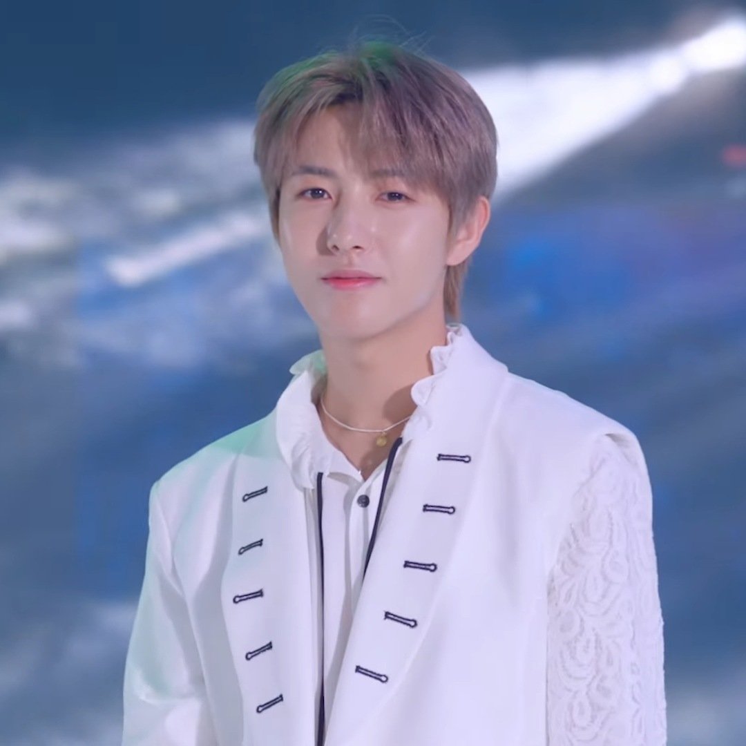 renjun pics 🦊 tweet media