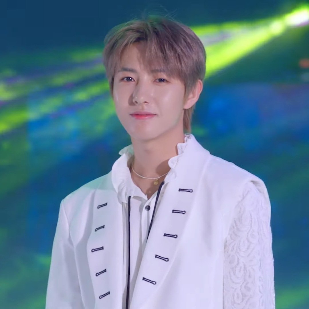 renjun pics 🦊 tweet media
