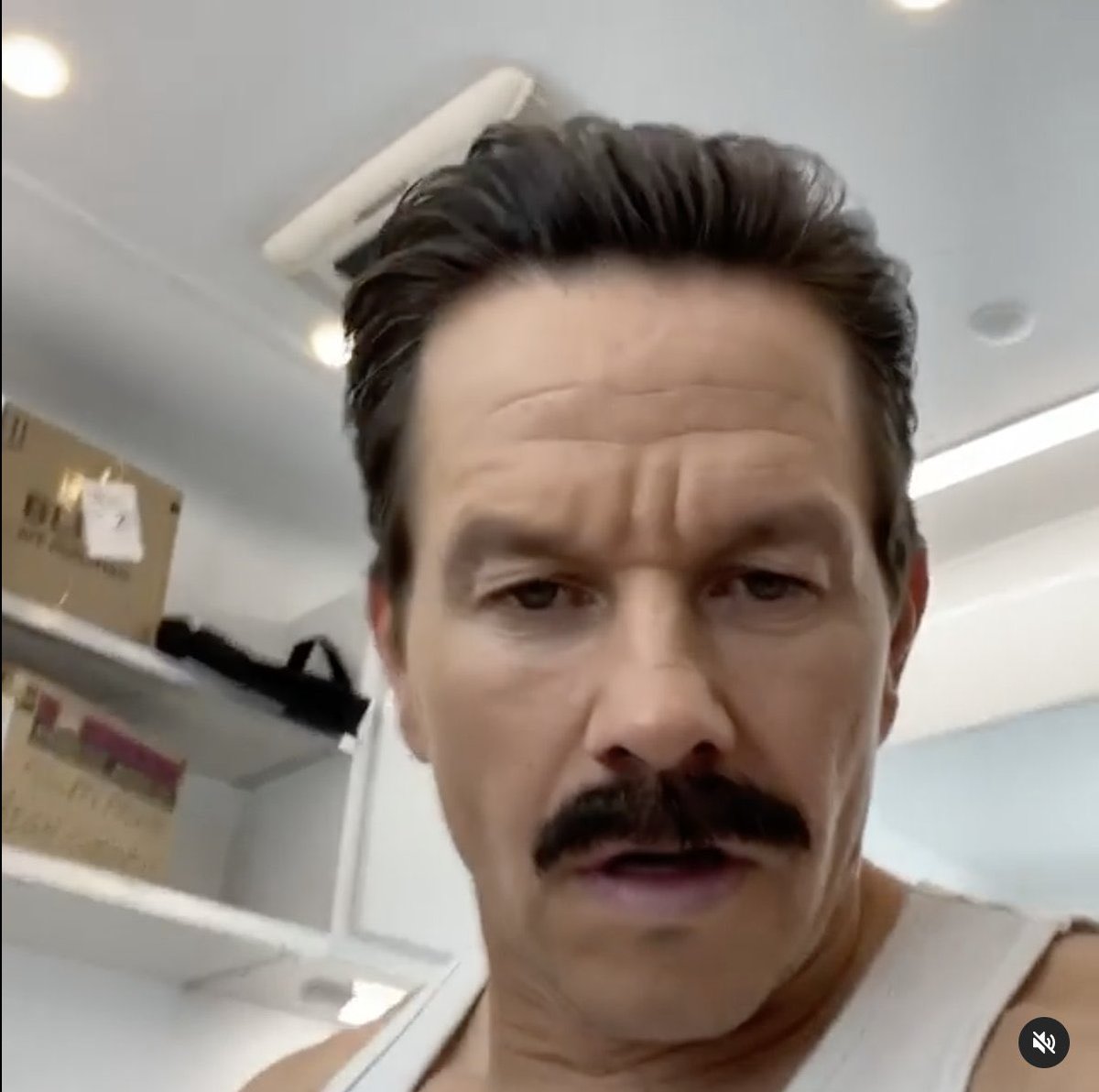 Mark Wahlberg revela visual de Sully no filme de Uncharted