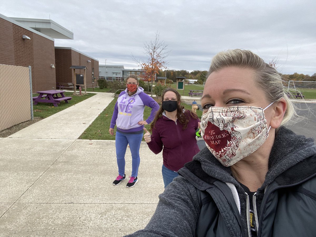 SummitRdElemPTO's tweet photo. Your PTO was out at the school painting social distance markings for our STEMbots today https://t.co/usyBX1C8Dp