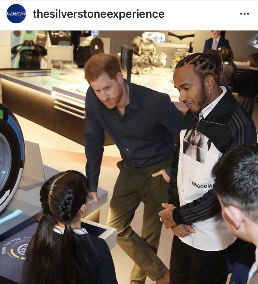 jozzzaphen's tweet photo. @SilverstoneExp @LewisHamilton @F1 🤴🏎👨🏾🦱👨🏽🦱👏🏽 #lewis92 https://t.co/PTmchOd5xa