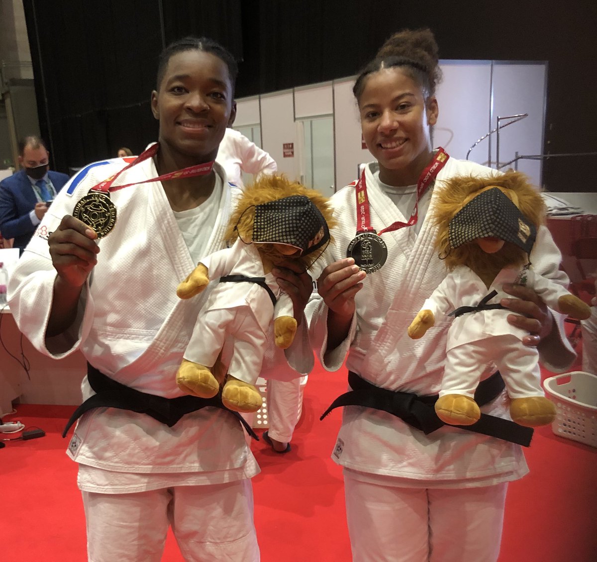 Dernier jour à #GSBudapest et 2 nouvelles médailles pour #edfjudo pour <a href="/AudreyTcheumeo/">Audrey Tcheuméo</a> 🥇et <a href="/FannyPosvite/">Fanny-Estelle Posvite</a> 🥈 et une place de 5ème pour <a href="/AlexIddir/">iddir alexandre</a>  @ffjudo_officiel  <a href="/Judo/">Judo</a> <a href="/SucyJudo/">Sucy Judo</a> <a href="/Flam91judo/">Flam91</a> <a href="/usoljj/">U.S.O.L.J.J</a>