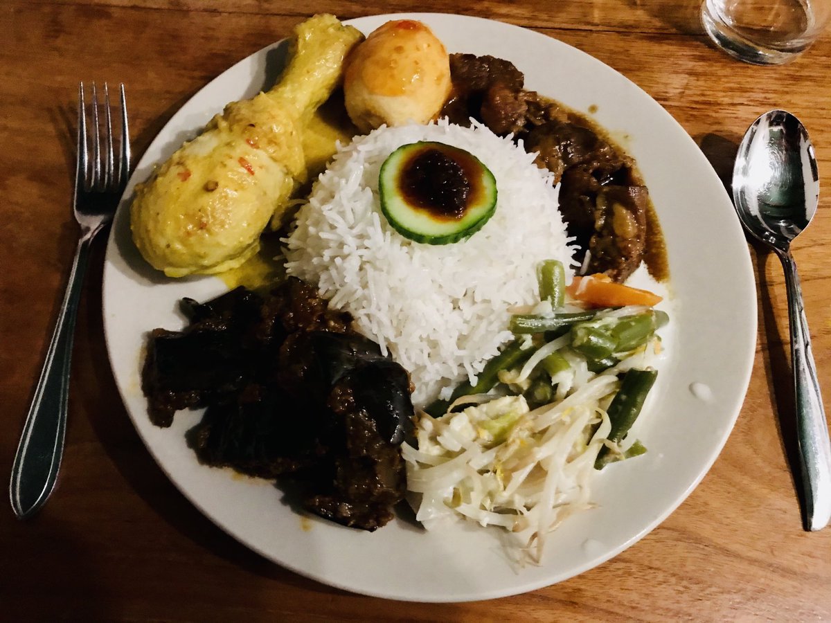 Alwin_Drost's tweet image. Selamat makan! 
#sambalgorengterong #babikecap #sayurlodeh #ayampaniki #sambalgorengtelor