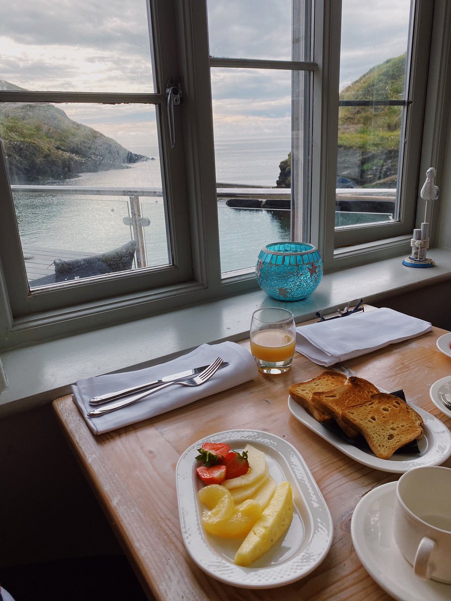 Missing exploring and enjoying breakfasts with views like this😍