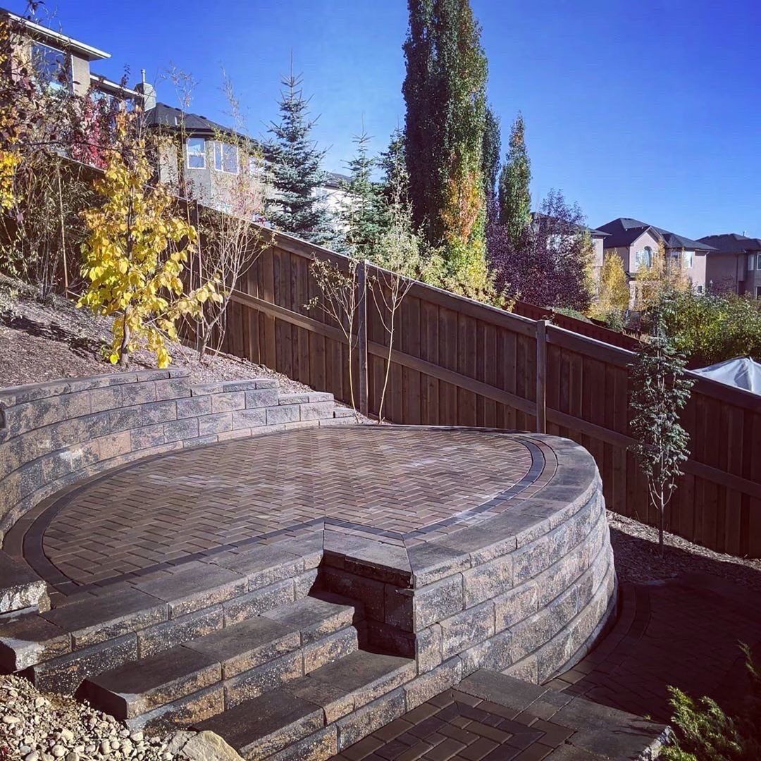 SiteOneCanada's tweet photo. SUNDAY SPOTLIGHT 🔦 with Emerald Mountain Landscapes!
The crew finished this #spectacular job just before the snow hit last week. 😱💪 
.
.
.
📸 @ExpocreteCDN #expocrete #landscape  #calgarylandscaping #yyclandscaping  #yycconstruction #patio #retainingwalls #hardscapebrotherhood https://t.co/pZprfA6ZOv