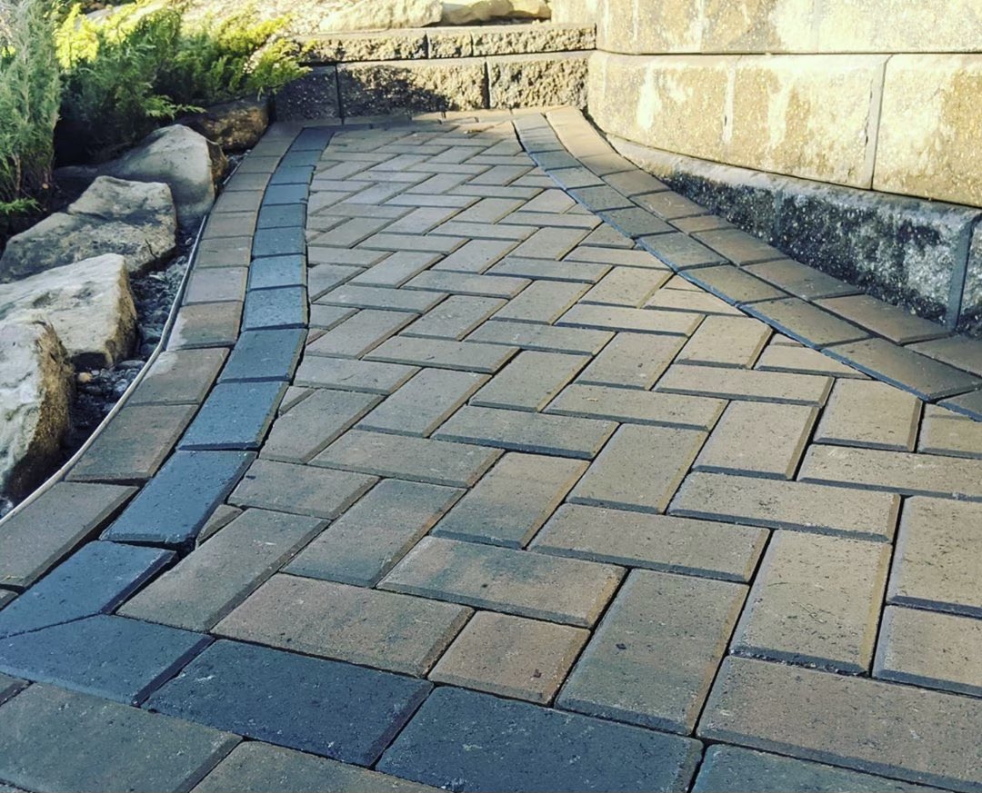 SiteOneCanada's tweet photo. SUNDAY SPOTLIGHT 🔦 with Emerald Mountain Landscapes!
The crew finished this #spectacular job just before the snow hit last week. 😱💪 
.
.
.
📸 @ExpocreteCDN #expocrete #landscape  #calgarylandscaping #yyclandscaping  #yycconstruction #patio #retainingwalls #hardscapebrotherhood https://t.co/pZprfA6ZOv