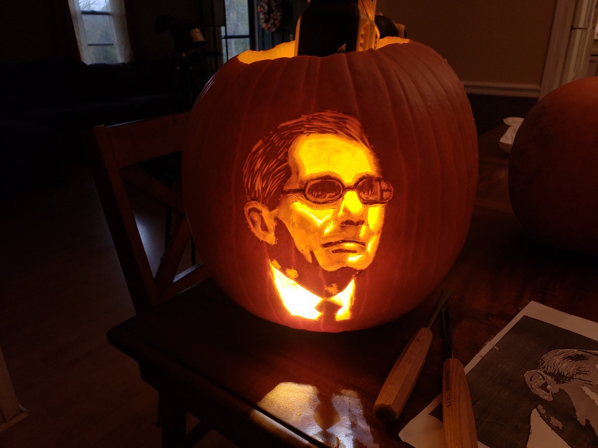 UKy_Klein's tweet image. Each year I carve someone on a pumpkin. This year was Dr. Fauci from @NIAIDNews #fauci #DrFauci #pumpkincarving 

If you are interested in the process I uploaded a 3m video on YouTube
youtu.be/aorRC2WDEkU